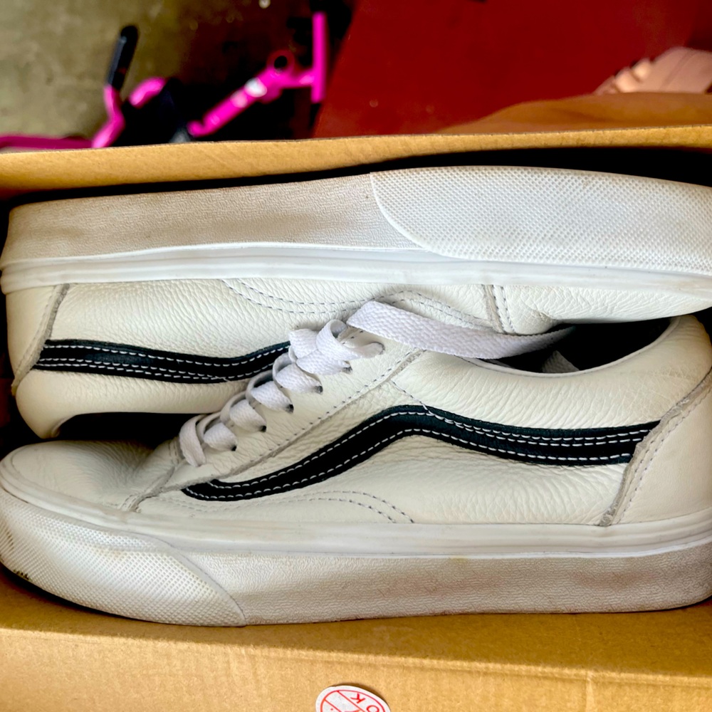 Vans White Leather Skate Shoes men size 4.5  or woman’s size 6 Skateboard  Black